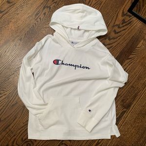 Champion - hoodie in white with logo and pocket